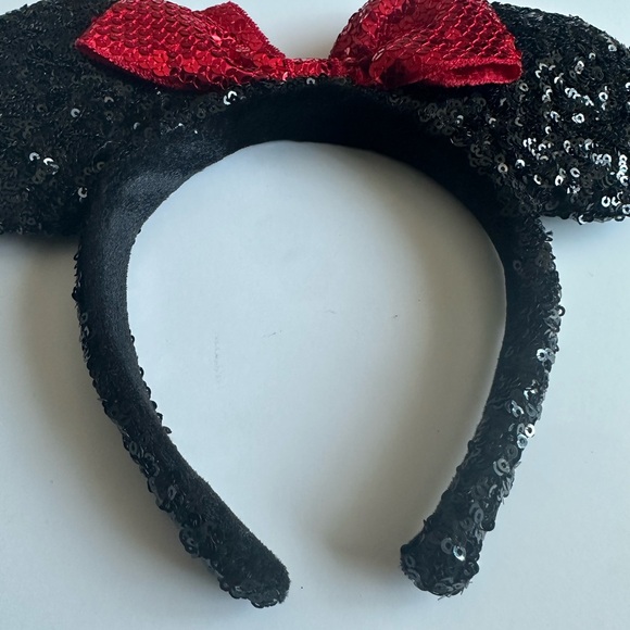 Disney Minnie Mouse Classic Sequin Red Bow Black Color Ear Headband - Picture 5 of 6
